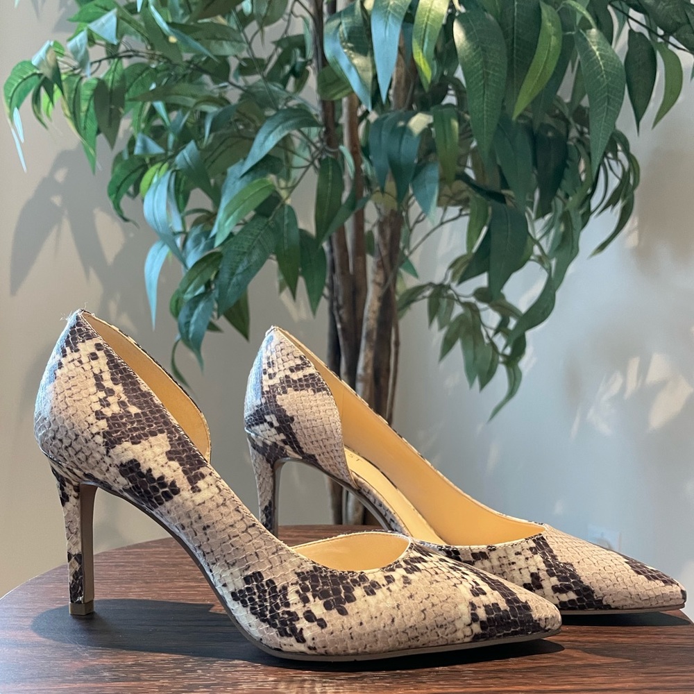 NINE WEST Stilettos. Faux Snakeskin. Taupes & Cream. NEVER WORN. Size 7.